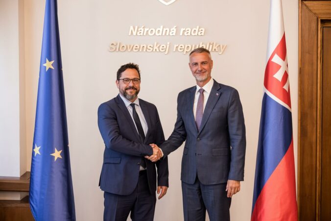 Raši prijal zástupcu Európskej komisie na Slovensku, členstvo v Únii označil za nespochybniteľné – FOTO