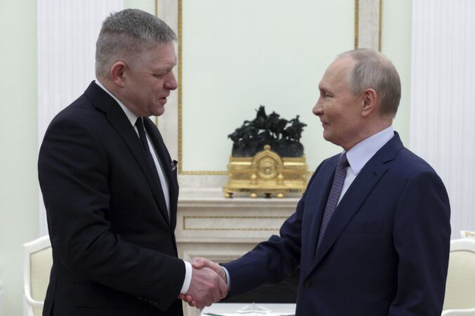 SaS kritizuje Ficovu cestu do Moskvy, pribaliť mu chcú odkazy od Slovákov pre Putina – VIDEO SaS kritizuje Ficovu cestu do Moskvy, pribaliť mu chcú odkazy od Slovákov pre Putina – VIDEO