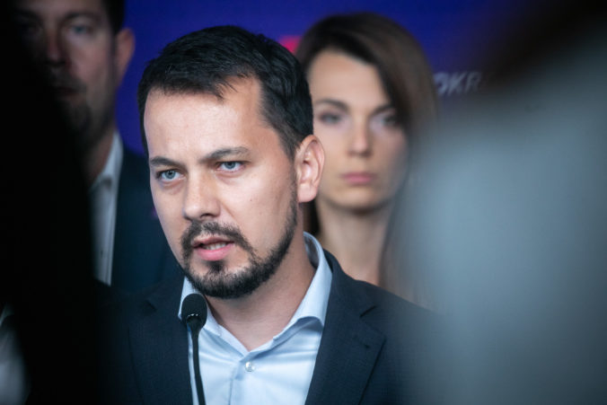 Polícia potvrdila, že sa zaoberá prípadom podpredu Demokratov Šeligu Polícia potvrdila, že sa zaoberá prípadom podpredu Demokratov Šeligu