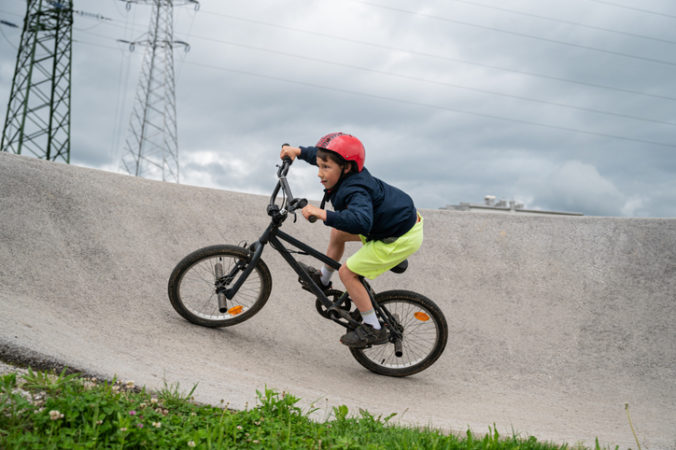 V Nitre slávnostne otvorili nový pumptrackový areál, dráha získala svojich fanúšikov hneď v prvý deň