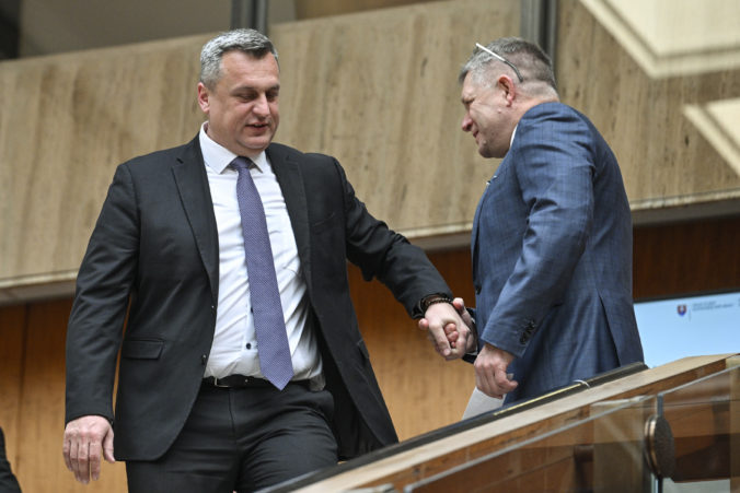 Vláda sa podľa Danka nerozpadne, ale Fico musí počúvať aj iných ľudí