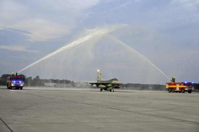 Návštevníci osláv 80. výročia víťazstva nad fašizmom v Piešťanoch uvidia aj prelet stíhačiek F-16