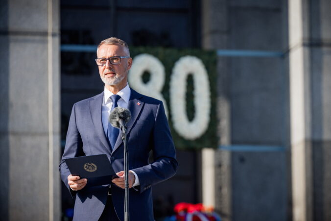 Hrôzy vojny nesmú upadnúť do zabudnutia. Raši vyzval na úctu k obetiam aj pravde