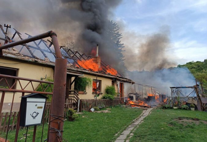 Nešťastie v Dubníku, pri požiari rodinného domu prišla o život 76-ročná žena Nešťastie v Dubníku, pri požiari rodinného domu prišla o život 76-ročná žena