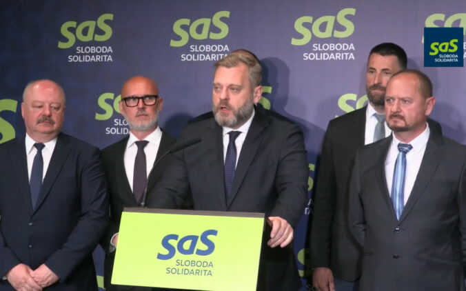 SaS zvažuje podať trestné oznámenie na premiéra Fica. Je odchovaný na boľševickom mlieku, tvrdí Krúpa – VIDEO SaS zvažuje podať trestné oznámenie na premiéra Fica. Je odchovaný na boľševickom mlieku, tvrdí Krúpa – VIDEO