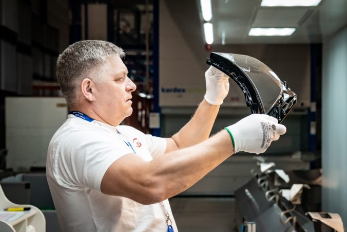 Ficova vláda navrhuje zmeny v zákone o skrátenej práci, očakáva problémy v automobilovom priemysle