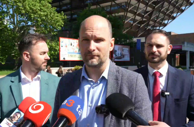 Opozícia kritizuje voľbu generálneho riaditeľa STVR, podľa Grendela ide o obyčajnú frašku – VIDEO Opozícia kritizuje voľbu generálneho riaditeľa STVR, podľa Grendela ide o obyčajnú frašku – VIDEO