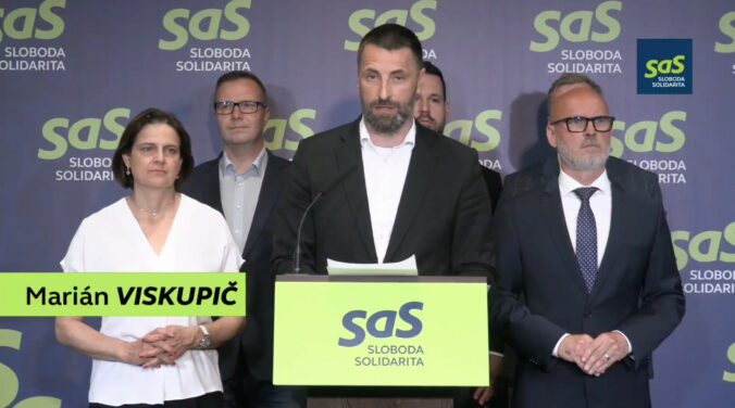 Štát nevie, koľko počítačov potrebuje. Liberáli kritizujú Šutaja Eštoka pre predražený tender – VIDEO Štát nevie, koľko počítačov potrebuje. Liberáli kritizujú Šutaja Eštoka pre predražený tender – VIDEO