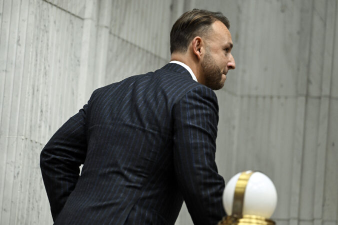 Eštokovo ministerstvo stále pracuje na zabezpečení nehnuteľností pre troch najvyšších ústavných činiteľov Eštokovo ministerstvo stále pracuje na zabezpečení nehnuteľností pre troch najvyšších ústavných činiteľov