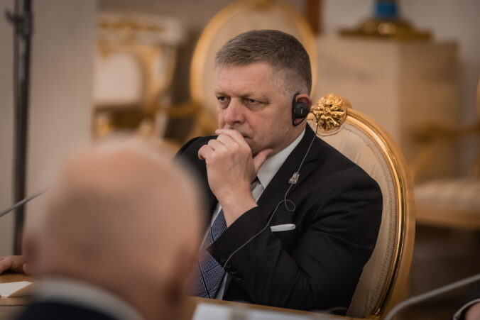 Fico rozoslal list, v ktorom vyzýva na koniec nedeľných diskusií. Smer sa ich prestane zúčastňovať – VIDEO Fico rozoslal list, v ktorom vyzýva na koniec nedeľných diskusií. Smer sa ich prestane zúčastňovať – VIDEO