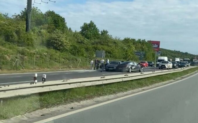 Na východe došlo k hromadnej nehode. Cesta je ťažko prejazdná, upozorňujú hasiči – FOTO Na východe došlo k hromadnej nehode. Cesta je ťažko prejazdná, upozorňujú hasiči – FOTO