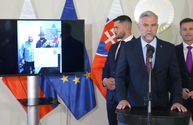 Smer-SD spája nenávisť k Ficovi so stranou Demokrati, Gašpar poukázal na video z protestu – VIDEO Smer-SD spája nenávisť k Ficovi so stranou Demokrati, Gašpar poukázal na video z protestu – VIDEO