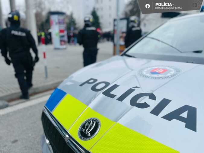 Bratislava sa chystá futbal aj oslavy. Bajkalská ulica môže byť pre vodičov výrazne obmedzená Bratislava sa chystá futbal aj oslavy. Bajkalská ulica môže byť pre vodičov výrazne obmedzená