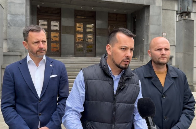 Laťákovi obvinenie nedoručili. Polícia je pod vedením Šutaja Eštoka zneužívaná na politický boj, tvrdí Šeliga – VIDEO Laťákovi obvinenie nedoručili. Polícia je pod vedením Šutaja Eštoka zneužívaná na politický boj, tvrdí Šeliga – VIDEO