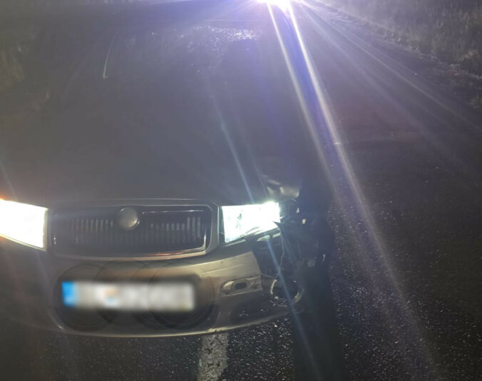 Smrteľná nehoda v okrese Malacky. Chodca zrazilo auto počas predbiehania, nemal reflexné prvky