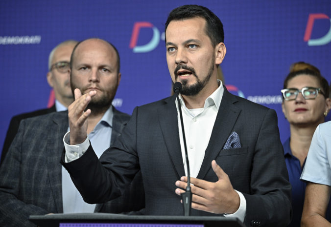 Demokrati podávajú trestné oznámenia na premiéra Fica, vyčítajú mu názov tlačovej konferencie o čurillovcoch