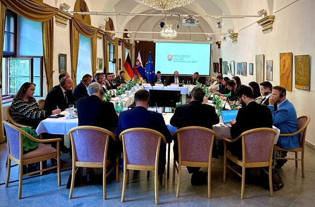 Ministerstvo vnútra organizovalo okrúhly stôl k lobingu, zákon pripravuje v spolupráci s nemeckými odborníkmi – FOTO Ministerstvo vnútra organizovalo okrúhly stôl k lobingu, zákon pripravuje v spolupráci s nemeckými odborníkmi – FOTO