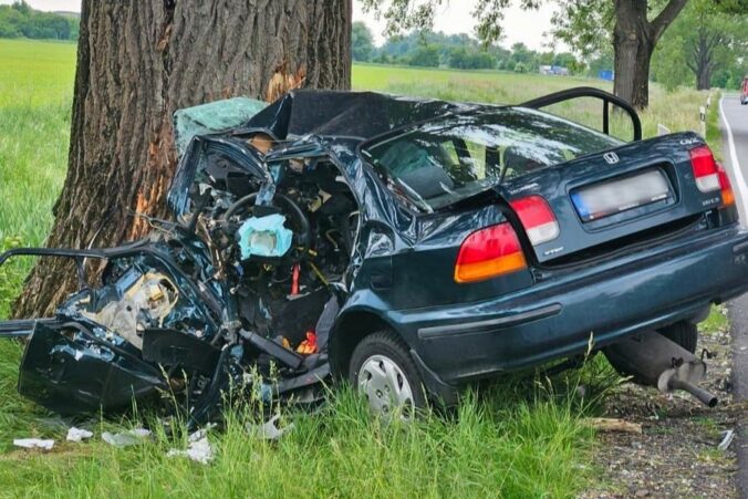 V Šali došlo k tragickej dopravnej nehode, 48-ročný muž zišiel s autom z cesty a narazil do stromu V Šali došlo k tragickej dopravnej nehode, 48-ročný muž zišiel s autom z cesty a narazil do stromu
