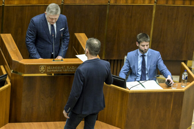Šimečka aj Fico sú rovnako dôveryhodní politici, Matovič je v prieskume na 16 percentách Šimečka aj Fico sú rovnako dôveryhodní politici, Matovič je v prieskume na 16 percentách