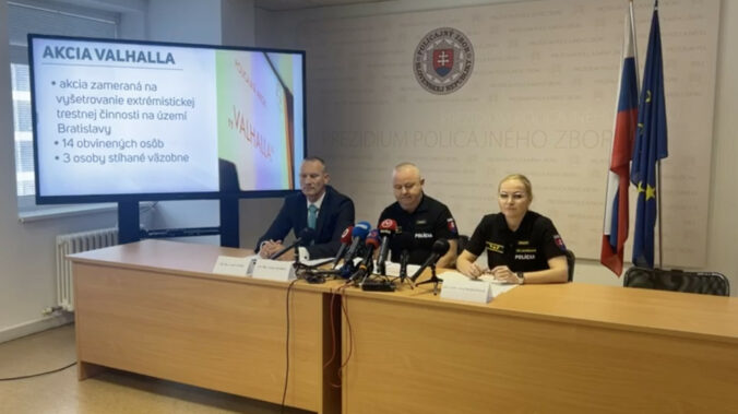 Radikáli pôsobili v centre Bratislavy. Policajná akcia Valhalla odkryla podľa Maškarovej desiatky stôp – VIDEO Radikáli pôsobili v centre Bratislavy. Policajná akcia Valhalla odkryla podľa Maškarovej desiatky stôp – VIDEO