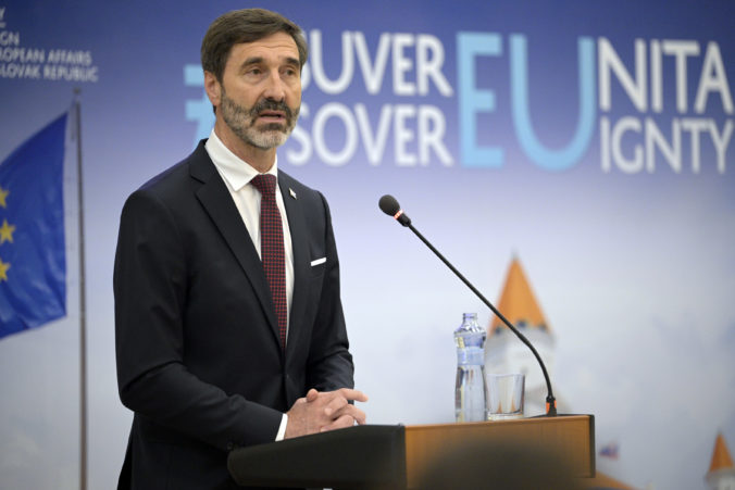 Blanár odmieta hrozby Merza o zastavení eurofondov, apeluje na hľadanie prijateľných riešení a konsenzu Blanár odmieta hrozby Merza o zastavení eurofondov, apeluje na hľadanie prijateľných riešení a konsenzu