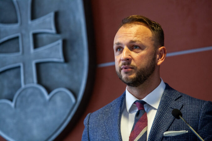 Minister Šutaj Eštok odhalil pamätnú tabuľu venovanú dvom hasičom, ktorí zahynuli pred rokom v službe – VIDEO Minister Šutaj Eštok odhalil pamätnú tabuľu venovanú dvom hasičom, ktorí zahynuli pred rokom v službe – VIDEO