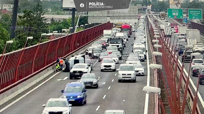 Ráno na D1 skomplikovala nehoda, cez tento úsek len tak rýchlo neprejdete