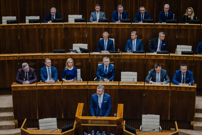 Opozícia po prejave prezidenta Pellegriniho: Kritizoval ako náš človek, no mlčal o korupcii, útokoch na demokraciu aj médiá – VIDEO