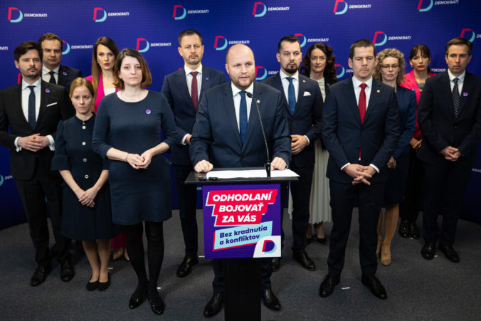 Cesta Eštoka do Abú Dhabí má podľa Demokratov dohru. Prokuratúra odmietla uzavretie prípadu, vyšetrovanie pokračuje – FOTO Cesta Eštoka do Abú Dhabí má podľa Demokratov dohru. Prokuratúra odmietla uzavretie prípadu, vyšetrovanie pokračuje – FOTO