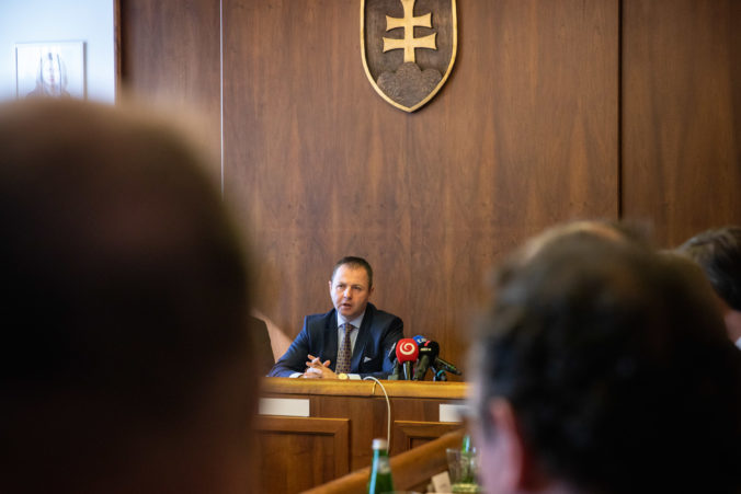 Poslanec Kéry poprel, že by niekoho napadol. O polícii vôbec nevedel a tak ju nemal prečo čakať Poslanec Kéry poprel, že by niekoho napadol. O polícii vôbec nevedel a tak ju nemal prečo čakať