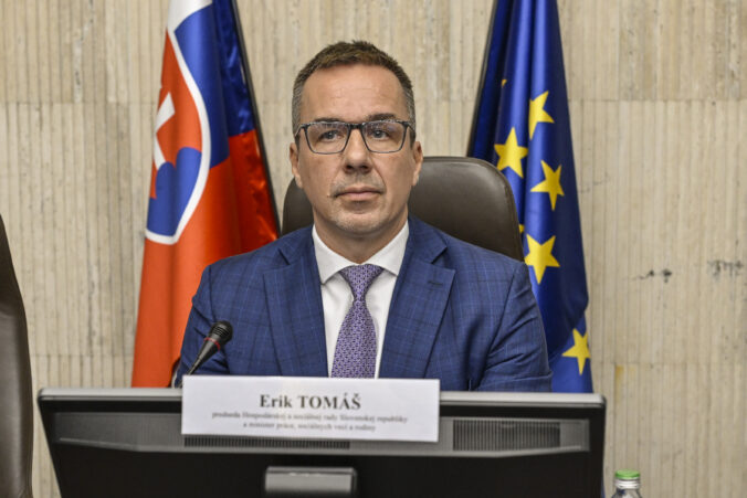 Tomášova novela zákona o skrátenej práci ide do druhého čítania, parlament ju prerokuje zrýchlene