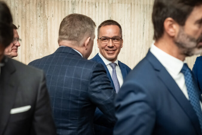 Tomášovi prešiel v parlamente kľúčový zákon, dávky v hmotnej núdzi budú viazané na ochotu pracovať