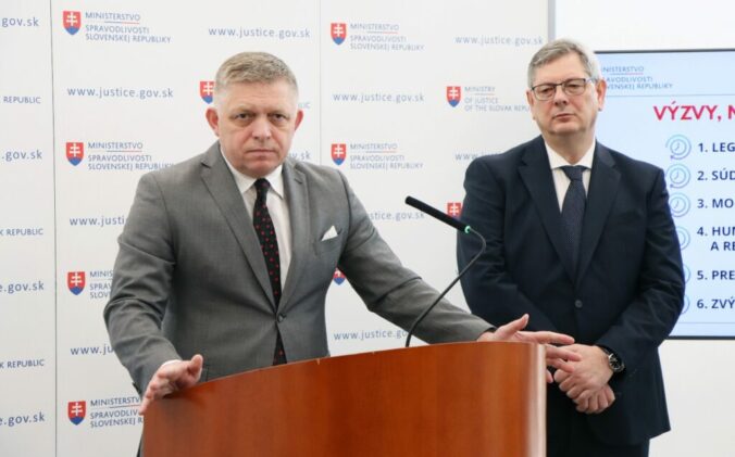 Fico sa opäť pustil do Zdechovského, svoje kydy a obvinenia bez dôkazov si má nechať pre seba – VIDEO Fico sa opäť pustil do Zdechovského, svoje kydy a obvinenia bez dôkazov si má nechať pre seba – VIDEO