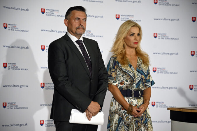 Vzácna busta od Donatella je v bezpečí na chránenom mieste, tvrdí Machala. Na otázky opozičných politikov odmieta odpovedať – VIDEO Vzácna busta od Donatella je v bezpečí na chránenom mieste, tvrdí Machala. Na otázky opozičných politikov odmieta odpovedať – VIDEO