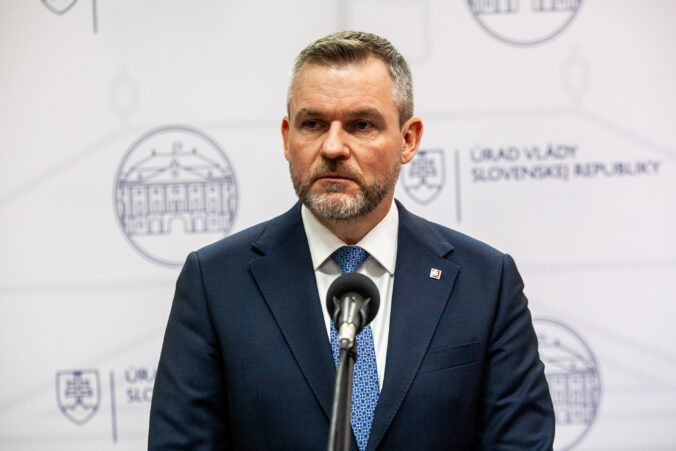 Petičné hárky na referendum môže falšovať umelá inteligencia, Pellegrini to nemá ako preskúmať