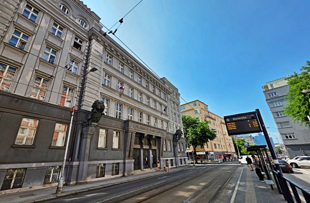 Ozbrojený muž prišiel do budovy policajného riaditeľstva v Bratislave, zadržali ho priamo na vrátnici Ozbrojený muž prišiel do budovy policajného riaditeľstva v Bratislave, zadržali ho priamo na vrátnici