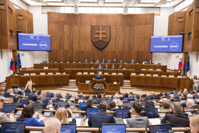 Na aktuálnej schôdzi parlamentu sa bude podľa Rašiho rozhodovať o zmenách v Ústave, prídu aj návrhy na odvolávanie Na aktuálnej schôdzi parlamentu sa bude podľa Rašiho rozhodovať o zmenách v Ústave, prídu aj návrhy na odvolávanie