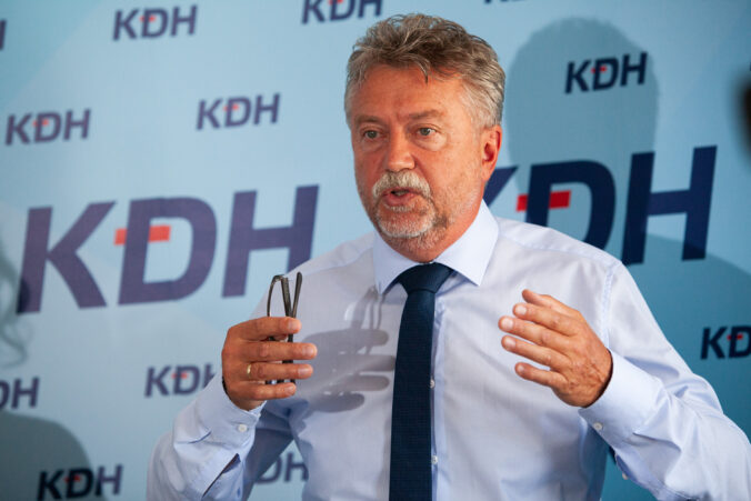 Slovensko má podľa Hajka príliš veľa sviatkov. Otvára sa debata o ich rušení, vrátane 17. novembra