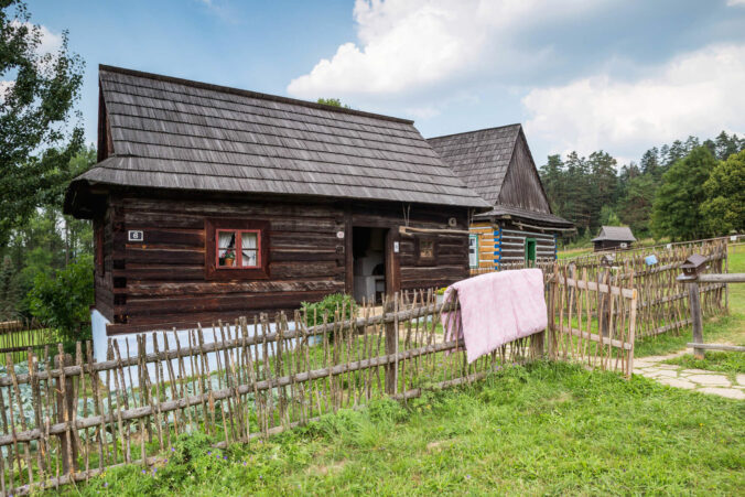 V Ľubovnianskom skanzene opäť ožila vyše 150-ročná kováčska vyhňa z Torysy, postavil ju Mikuláš Sekerák V Ľubovnianskom skanzene opäť ožila vyše 150-ročná kováčska vyhňa z Torysy, postavil ju Mikuláš Sekerák
