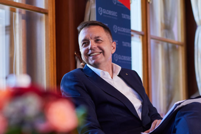 Dvakrát odsúdený a stále vo funkcii, Kažimír na poste guvernéra NBS môže podľa politológa spôsobiť napätie v koalícii
