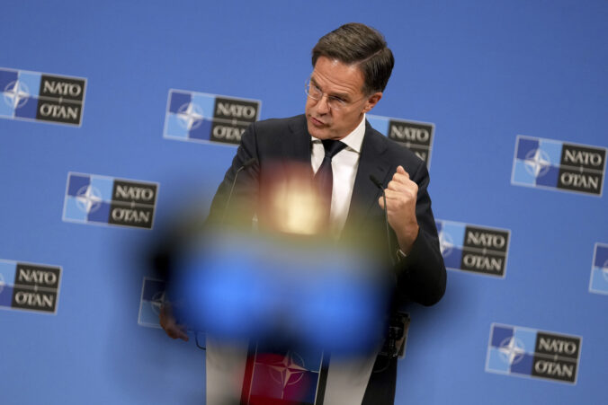 Krajiny NATO podpísali záväzok zvýšiť výdavky na obranu Krajiny NATO podpísali záväzok zvýšiť výdavky na obranu