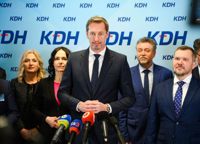 Rada KDH podporila ústavné zmeny, uzneseniu však predchádzala silná debata a výmena názorov