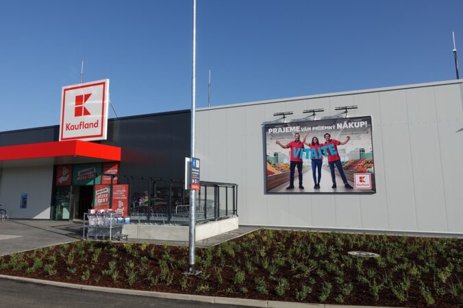 Štvrťstoročie rastu: Kaufland otvoril novú predajňu v Topoľčanoch, má ich už 85