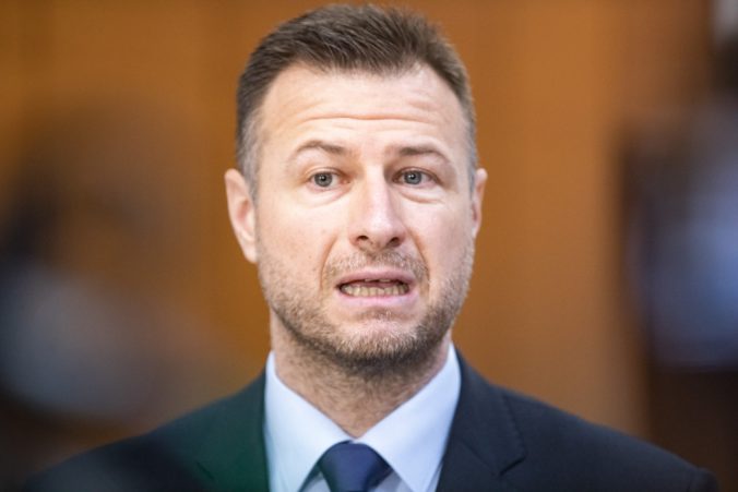 Exminister Gál sa má v pondelok postaviť pred súd a vypočuť si rozsudok. Obžaloba hovorí o 50-tisícovom úplatku