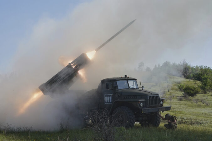 Rusko na Ukrajine za uplynulý deň stratilo ďalších viac ako tisíc vojakov, tanky a raketomety