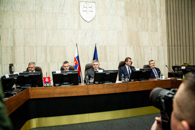 Vláda odvolala Pavlisa z funkcie predsedu Úradu pre normalizáciu, na jeho čelo vymenovala Kadleca