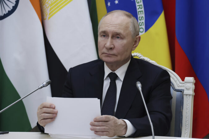 Putin podpísal dekrét, ktorý cudzincom umožňuje službu v armáde Putin podpísal dekrét, ktorý cudzincom umožňuje službu v armáde