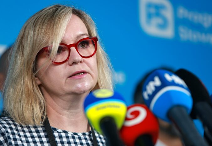 Riaditeľka Bibiany Flach podľa progresívcov porušila zákon, ministerku Šimkovičovú vyzývajú na jej odvolanie – VIDEO