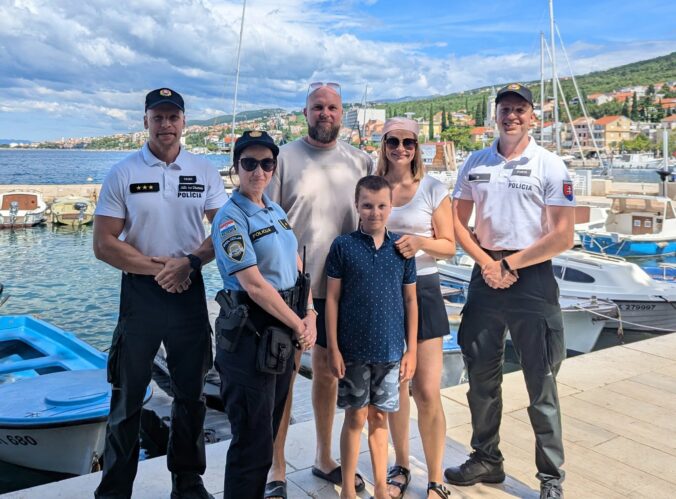 Uhryznutý turista, prvá pomoc Španielke či ukradnutá kabelka – slovenskí policajti v Chorvátsku majú plné ruky práce