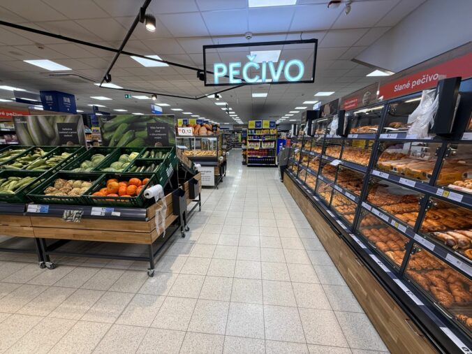 Tesco pokračuje v modernizácii predajní, pohodlnejšie nákupy v nových priestoroch už aj v Prievidzi